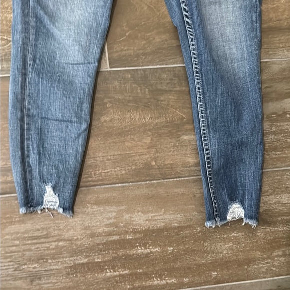 BKE Blue Ankle shark bite Cropped Jeans with Distressed Hem - Picture 5 of 11